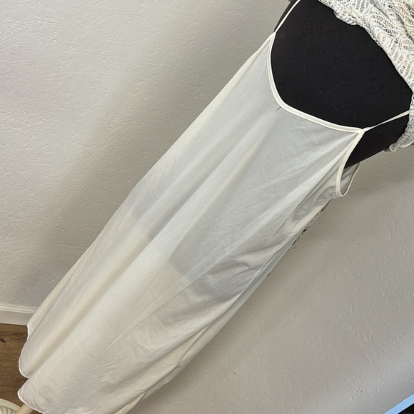 Reba V Neck Dress - Picture 9 of 12